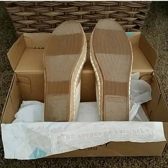 New Sperry flats - Picture 4 of 4